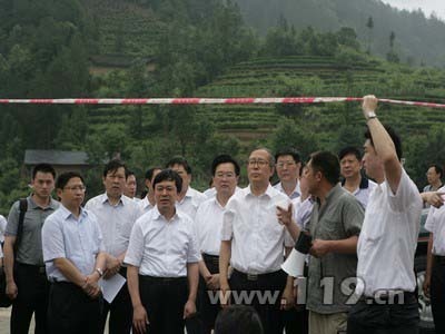 山洪暴发致3死2失踪 武夷消防抢险救援