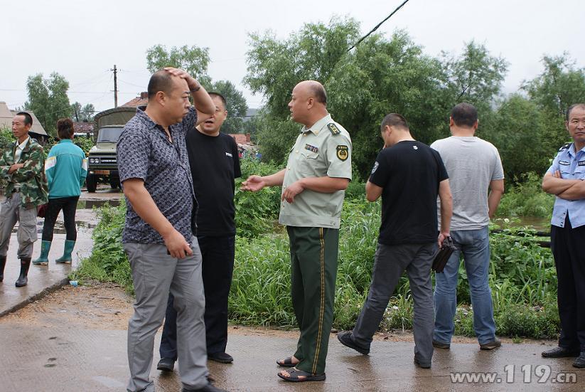 洪水围困民房 伊春消防营救280名群众