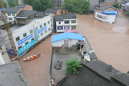 组图：四川南充遭遇暴雨袭击救援现场