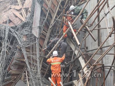 施工工地坍塌6人被困 消防成功施救[图]