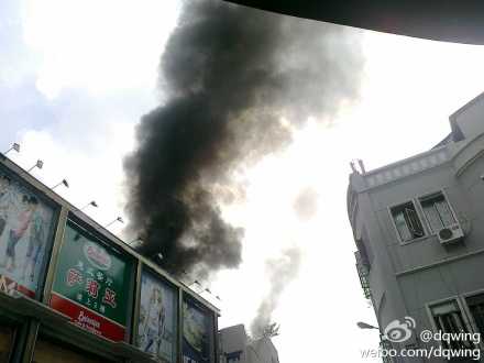 网友爆料：广州上下九发生火灾 黑烟滚滚