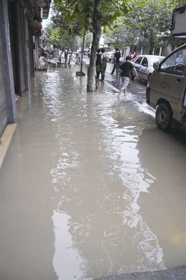 特大暴雨突袭苍南 城区积水公路塌方/图