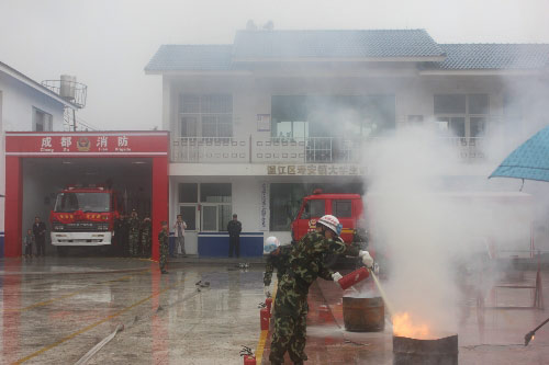 近距离保障消防安全 温江成立专职消防队