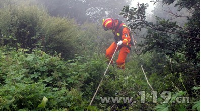 17岁小伙泰山跳崖轻生 消防3小时救援