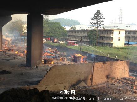 广州一油罐车高速公路发生泄漏引发爆炸