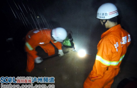 泸州再遭洪水 消防全力抗洪展现铁军本色