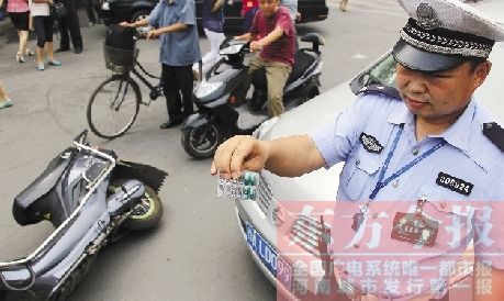 药驾也危险 郑州司机吃感冒药撞翻电动车