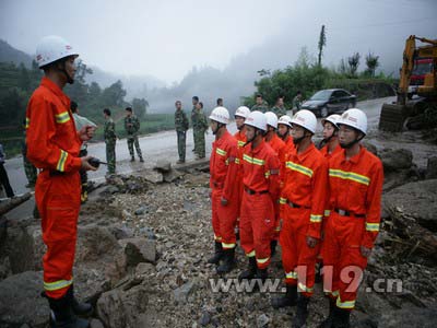 山洪暴发致3死2失踪 武夷消防抢险救援