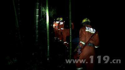 浙江永康7人被困深山 消防雨夜大搜救[图]