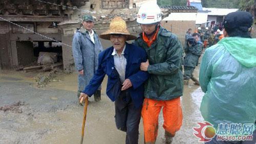 大理洱源发生泥石流 消防已救出80人