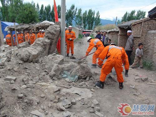 新疆发生6.6级地震 伊犁消防奋勇救援纪实