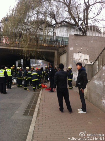 北京知春路上演惊魂一幕 雪佛兰飞车下桥