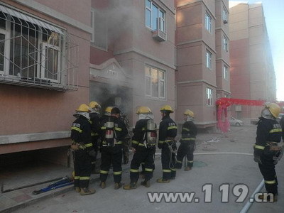 小区地下室突然起火 张家口消防火速救援