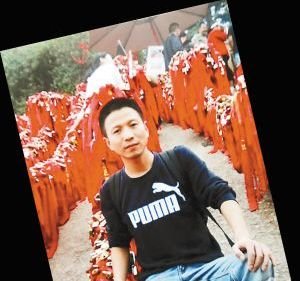 重庆一男子高速路停车救人 被大货车撞死