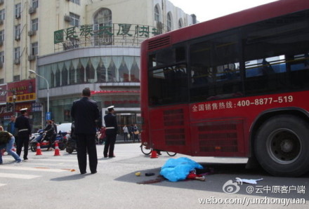 组图：郑州11岁女孩遭公交车碾压致死