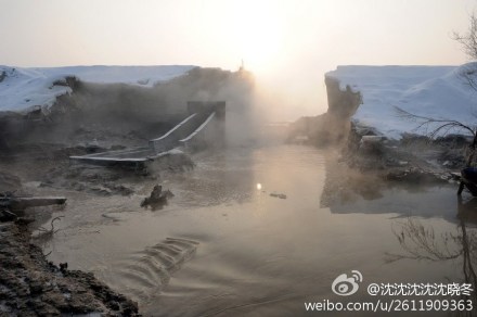 乌鲁木齐一水库溃坝致1死20伤事故现场/图