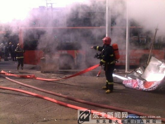 沈阳和平区太原街发生爆炸 行人被崩飞