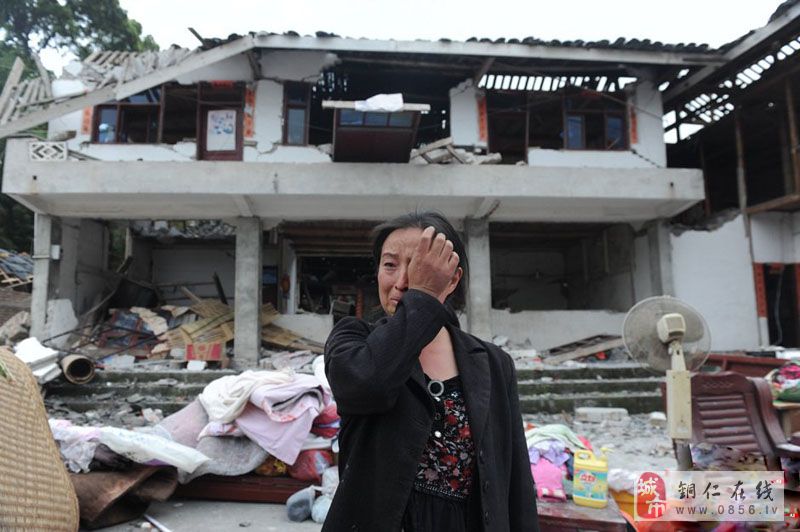 直击四川雅安地震致188人遇难现场/图