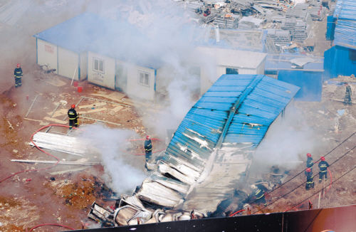 沈阳华府新天地工地突起大火 无人员伤亡