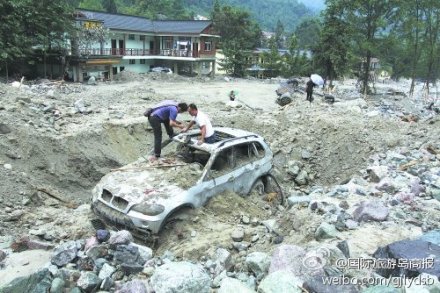 四川都江堰发生泥石流 飞豹救援队出动