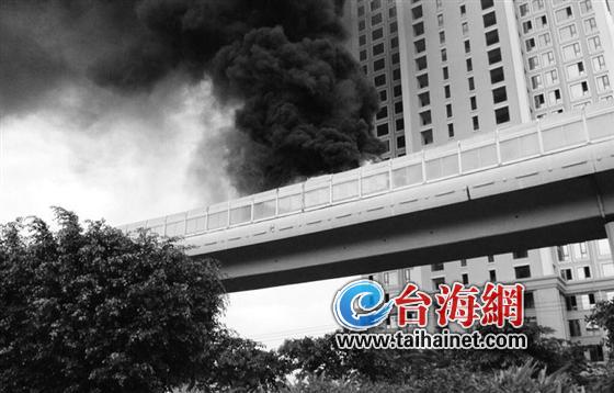 厦门公交车起火目击者：至少连响三声爆炸