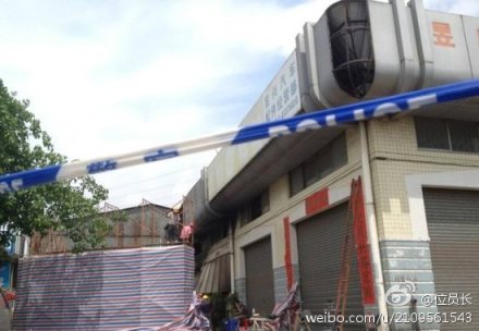 组图：佛山汽修店起火 塑胶产生毒气致9死