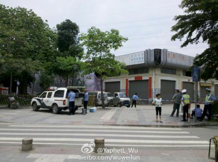 组图：佛山汽修店起火 塑胶产生毒气致9死