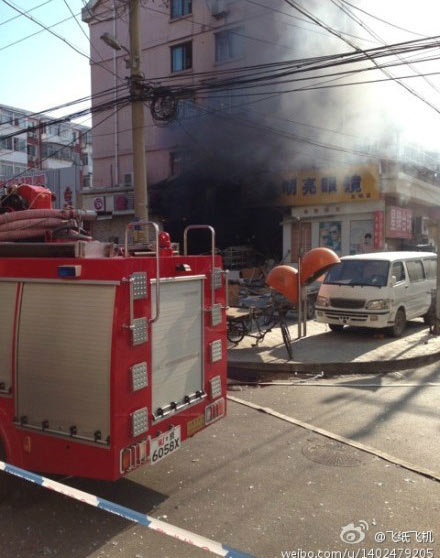 组图：北京金凤呈祥蛋糕店爆炸 窗户都炸没了