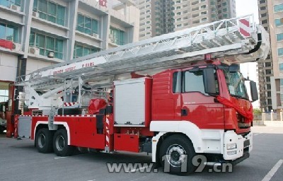 湘潭消防喜迎价值848万52米云梯车/图