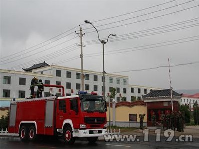 组图：海北州首座消防水鹤建成并投入使用