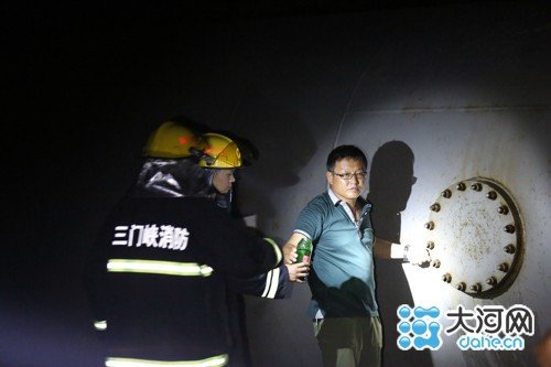 59吨丙烯槽罐车侧翻 三门峡消防拆除炸弹