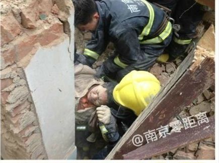 现场图：南京理工实验室爆炸已致1死3重伤