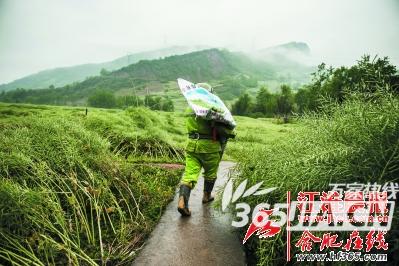 阜阳临泉男子建民间消防队 奔赴芦山震区救援