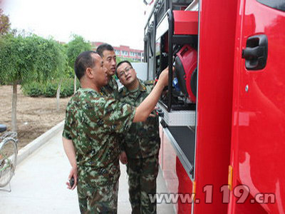 多功能化学洗消消防车“落户”宁夏固原