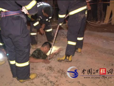 3岁男孩掉进无盖窨井 搜救13小时仍未找到