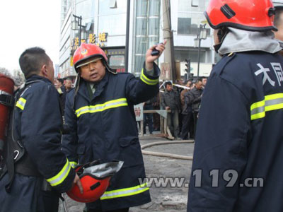 大同繁华区商场大火 消防5分钟疏散260人