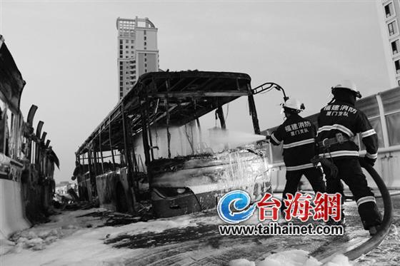 厦门公交车起火目击者：至少连响三声爆炸