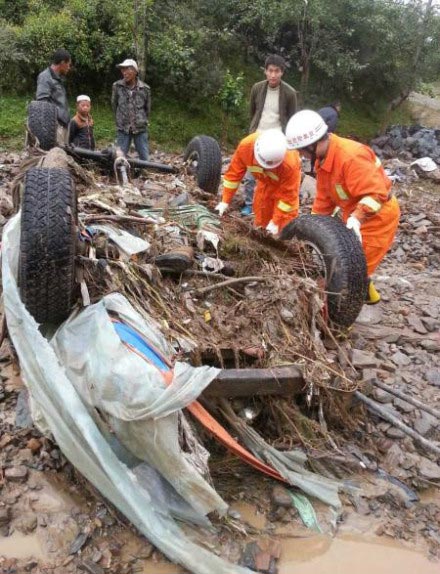 组图：岷县村庄遭受雹洪泥石流灾害 8人死亡