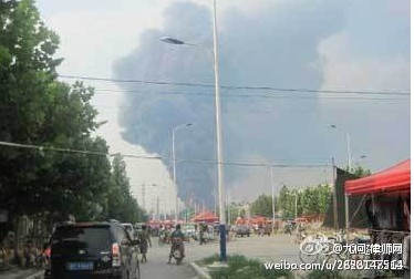 组图：鲁西化工爆炸 大火狂烧十几个小时