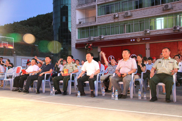 铜仁消防隆重举办庆“八一”军民联欢晚会