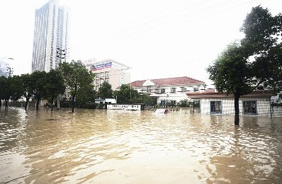 余姚遭百年不遇洪灾 消防连续作战施救