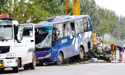 沈阳机场大巴侧翻 19名乘客受伤全错过航班