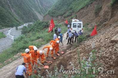 陇南文县发生地震 消防展开大救援/图