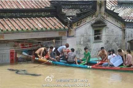 广东普宁水灾惨状：小城被淹水上漂浮女尸/图