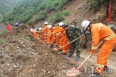 陇南文县发生地震 消防展开大救援/图