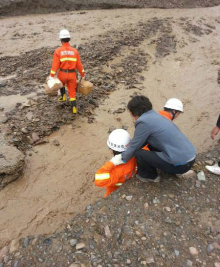 组图：岷县发生雷电冰雹暴雨灾害 7死1失踪