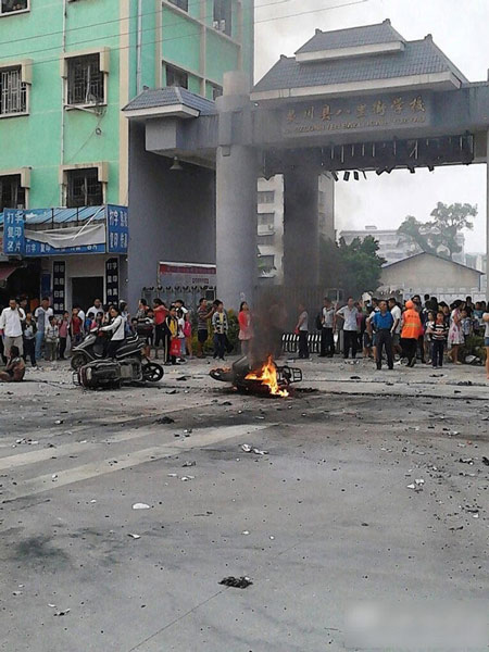 组图：桂林学校门口爆炸现场惨烈 已致2死18伤