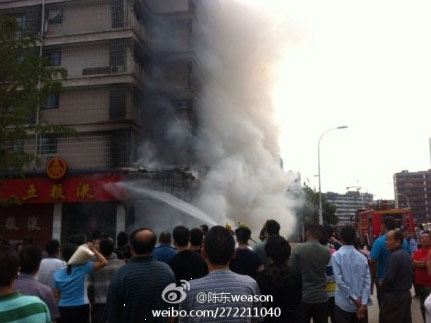 现场：内江五粮液专门店发生火灾伴随爆炸