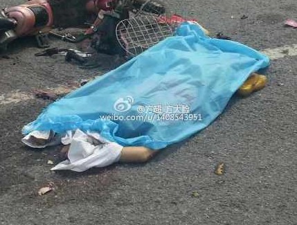 组图：苏州惨烈车祸 搅拌车碾死电动车女