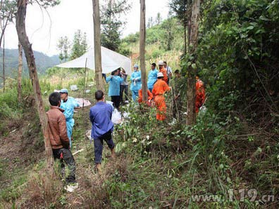 抛尸山洞掩证据 广南消防协助警方办案/图